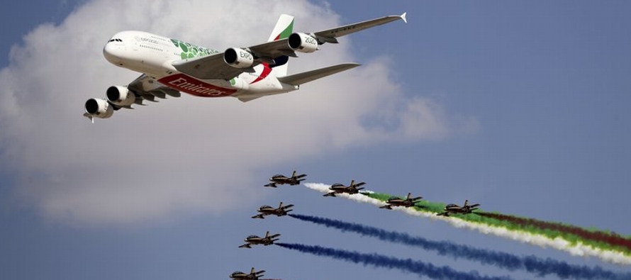 En el único anuncio importante del día, Boeing y Biman Bangladesh Airlines firmaron...