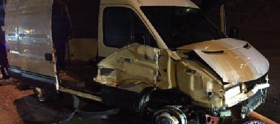 Un portavoz de la oficina del Ministerio del Interior en Ceuta dijo que el vehículo...