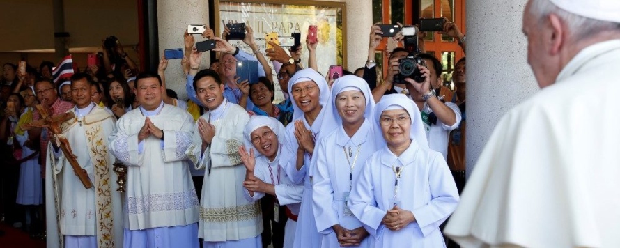En esta contexto, el segundo papa en visitar Tailandia, después de Juan Pablo II, les ha...