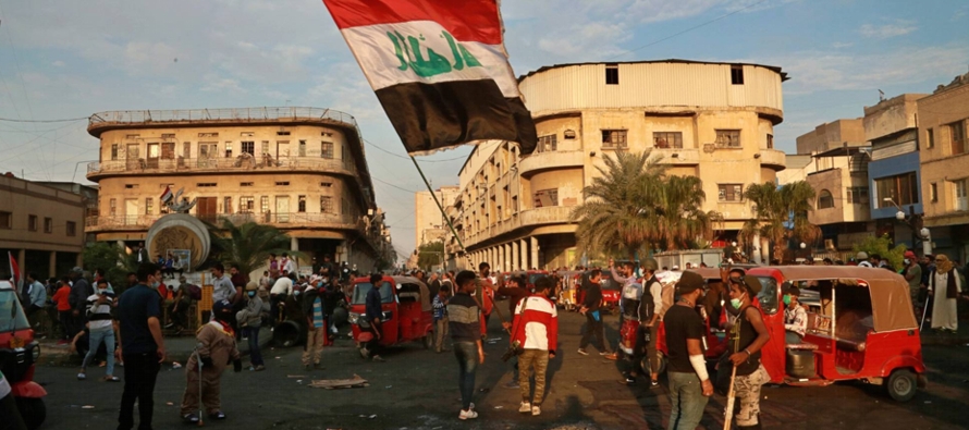 La noticia del cese de Abdelmahdi ha desatado una explosión de júbilo en la plaza de...