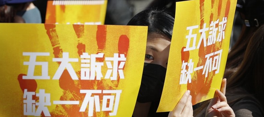 La Ley de derechos humanos y democracia en Hong Kong “interfirió gravemente” con...