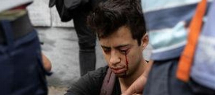 El rostro de Gatica, de 22 años, se convirtió en símbolo de las protestas...
