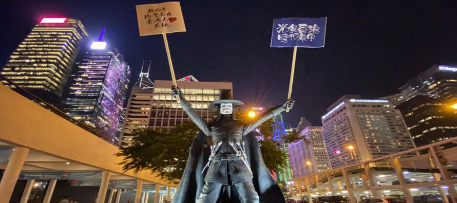 El domingo se esperaba que la gente volviera a tomar las calles de Hong Kong, en una...