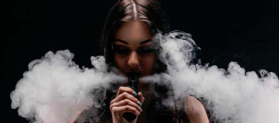 Cuando las personas utilizan vaporizadores y fuman cigarrillos al mismo tiempo, lo cual es...