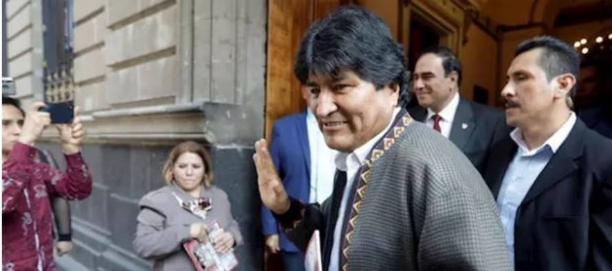 Morales se reunió el domingo en la capital argentina con dirigentes del MAS para acordar un...