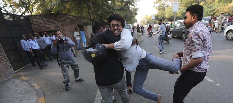La marcha estudiantil desde la Universidad Jamia Millia Islamia en Nueva Delhi terminó en...