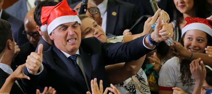 La investigación al hijo mayor de Jair Bolsonaro amenaza una de sus promesas principales de...