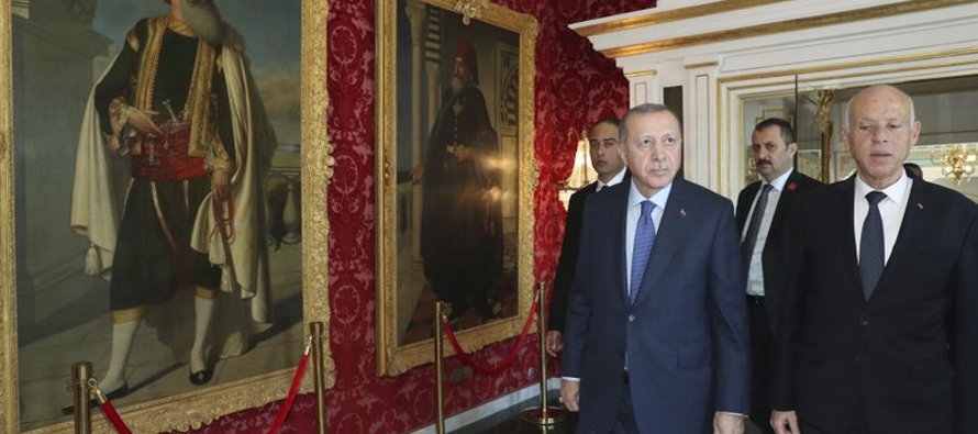 Recep Tayyip Erdogan dijo a la prensa el miércoles que analizó con su colega tunecino...