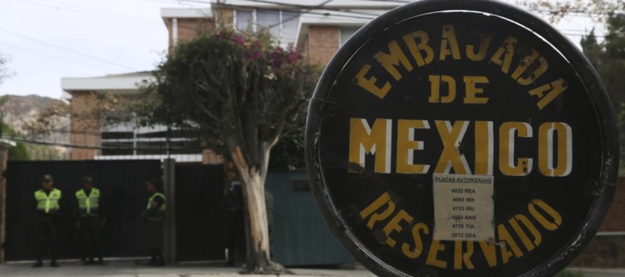 El caso ha desatado una crisis diplomática desde que México concediera asilo a...