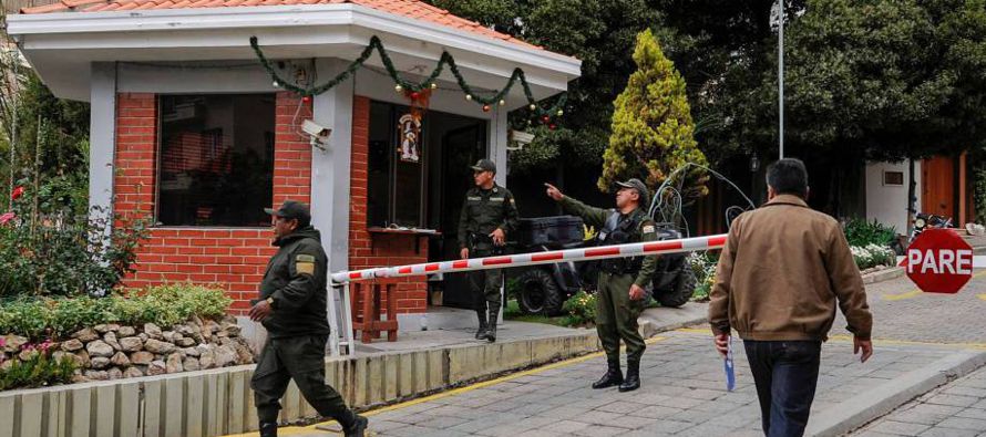 Seis funcionarios españoles involucrados en un incidente diplomático en la embajada...