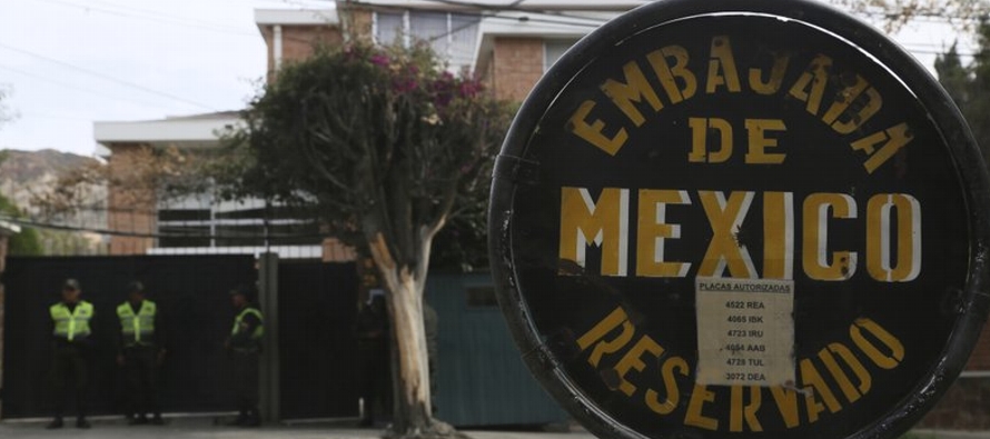 Cuatro funcionarios de seguridad de la embajada de España en Bolivia acudieron el viernes...