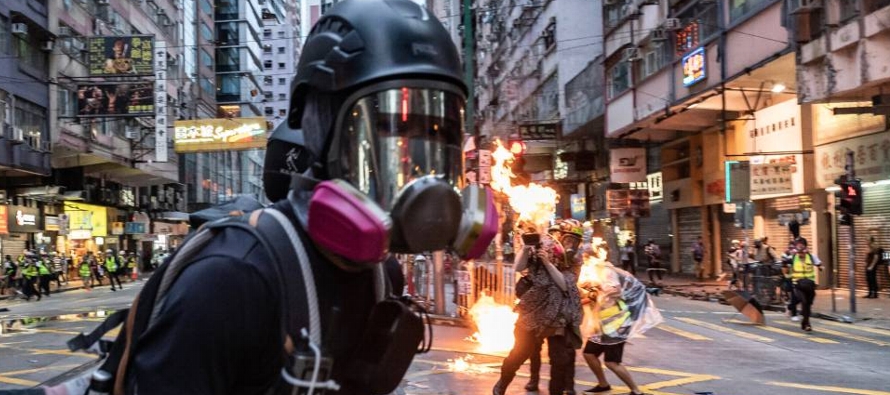 Los jóvenes de Hong Kong, alzados contra el régimen comunista chino, están...