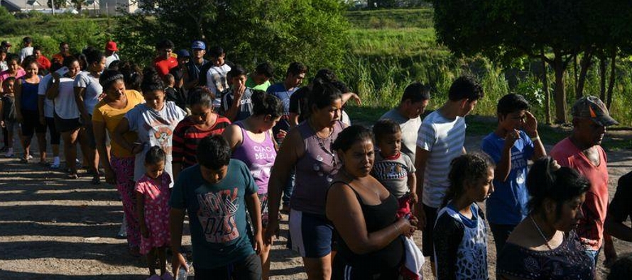 Washington ya ha enviado más de 56,000 migrantes a México bajo el programa, conocido...