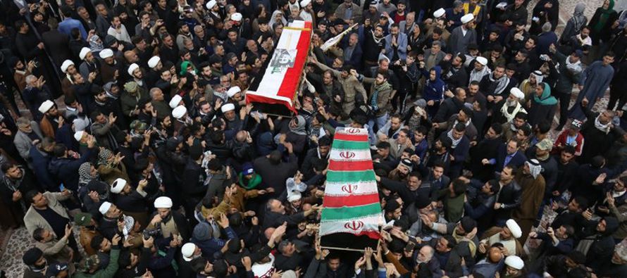 Los restos de Qassem Soleimani llegaron el domingo a Irán, siendo recibidos por multitudes...