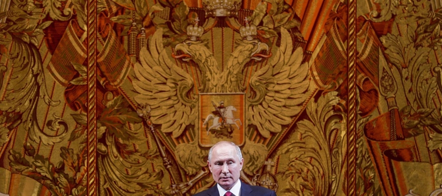 Vladímir Putin ha cumplido dos décadas en el poder a su manera tradicional: sin rival...