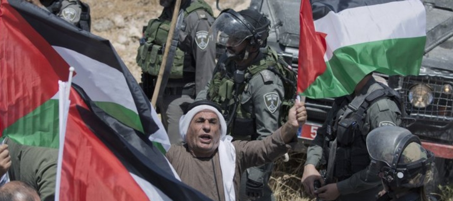 Israel también adopta una línea dura contra los esfuerzos palestinos por llevar sus...