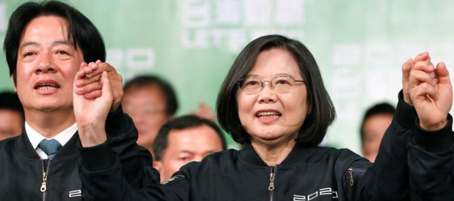 La presidenta taiwanesa, Tsai Ing-wen, fue reelegida el sábado con una aplastante...