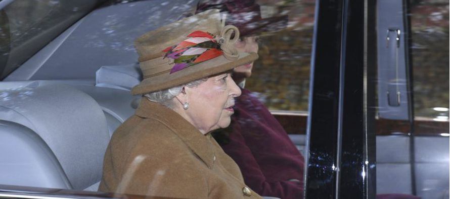 El personal de la familia real dijo que la reina había convocado a su nieto Enrique, al...
