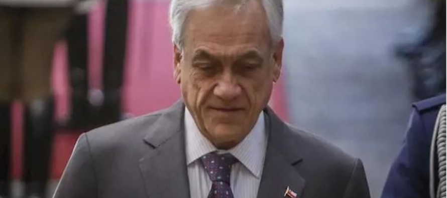 La aprobación a la gestión presidencial de Piñera ha caído tres puntos...