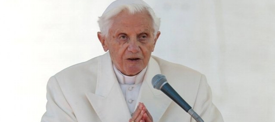 El arzobispo Georg Ganswein dijo a Reuters que, a nombre del expapa, había pedido al autor...
