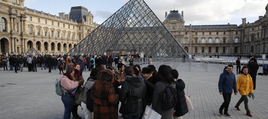 Es la primera vez desde que comenzaron las protestas el 5 de diciembre que cierran el Louvre y la...