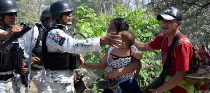 El lunes, el embajador de Honduras en México, Alden Rivera, dijo que esperaba que unas 2,500...