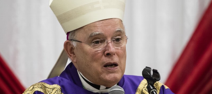 El papa aceptó la renuncia del actual arzobispo Charles Chaput, quien el año pasado...