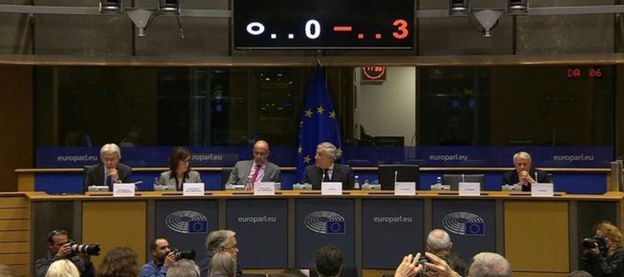 Por 23 votos a favor y tres en contra, los eurodiputados de la comisión de Asuntos...