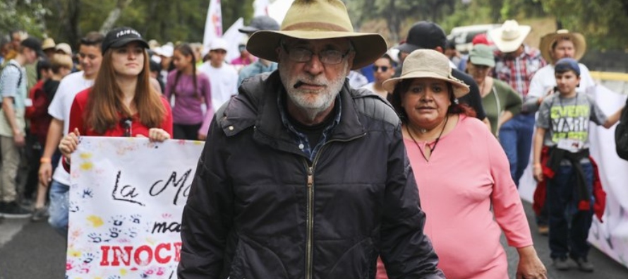 El poeta y activista mexicano Javier Sicilia encabeza la "Marcha por la Paz" a la salida...