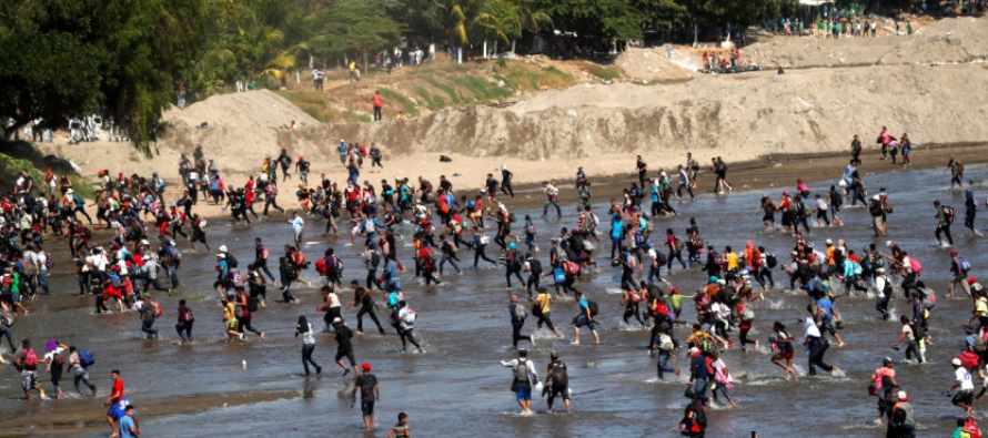 Los migrantes lograron entrar en el territorio mexicano al amanecer, sin enfrentar resistencia...