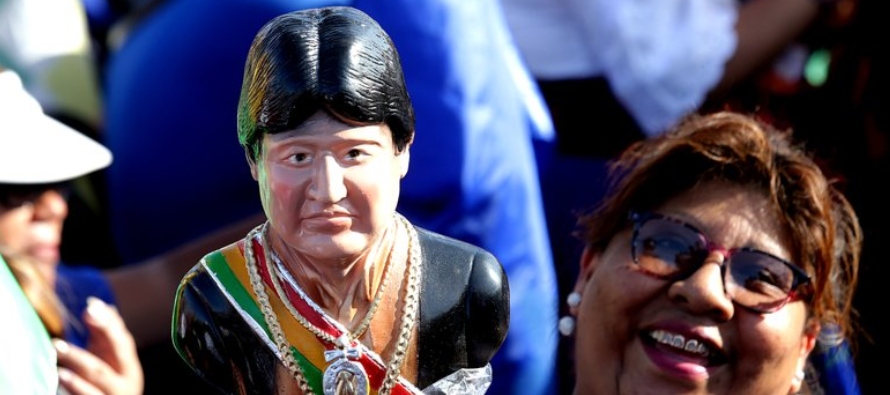  El expresidente Evo Morales busca habilitarse para candidatear como senador o diputado en las...