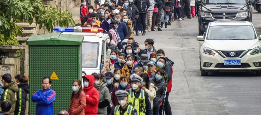 El nuevo coronavirus ha infectado a más personas en China de las que se enfermaron durante...