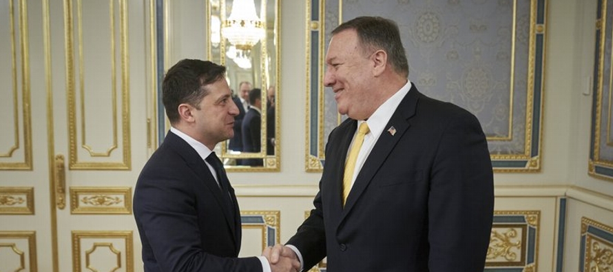 Pompeo se reunió con el presidente ucraniano Volodymyr Zelenskiy y rechazó las...