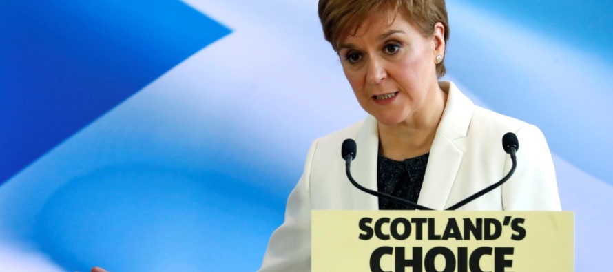Sturgeon quiere celebrar otro referéndum escocés, pero no puede hacerlo sin el...