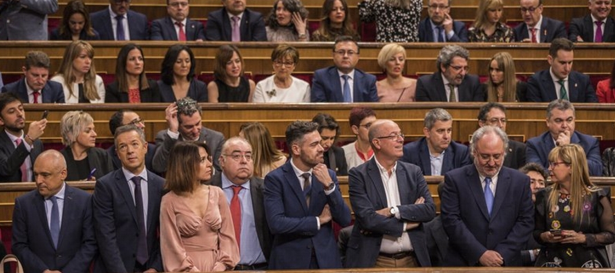 Los representantes de cinco partidos de Cataluña, el País Vasco y Galicia dijeron que...
