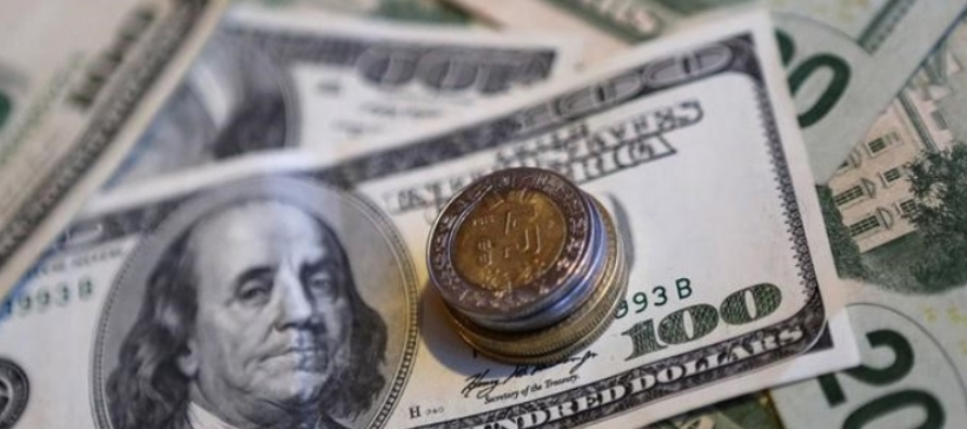 El dólar trepó a máximos de cuatro meses frente al euro y a picos de dos...