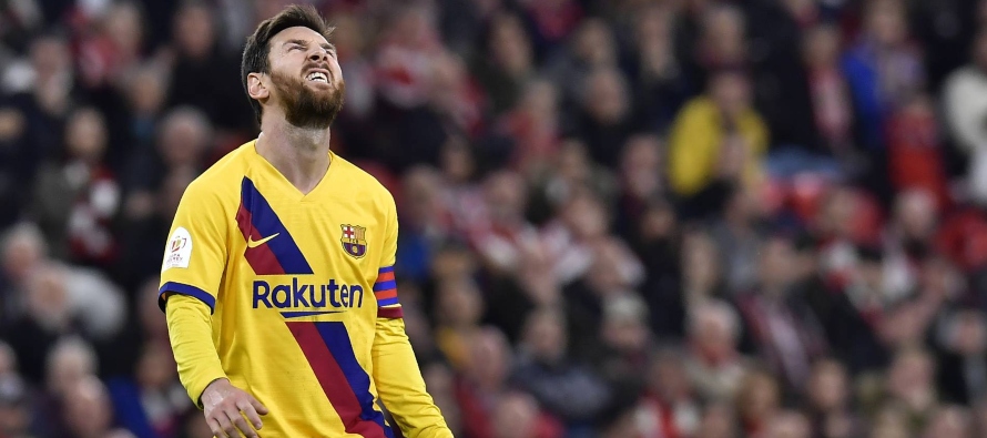 El equipo, y sobre todo Messi, extrañan al lesionado Luis Suárez, en la...