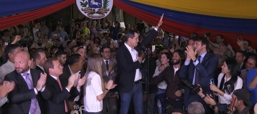 En un discurso ante seguidores en una plaza de la capital, Caracas, el martes en la noche, un...