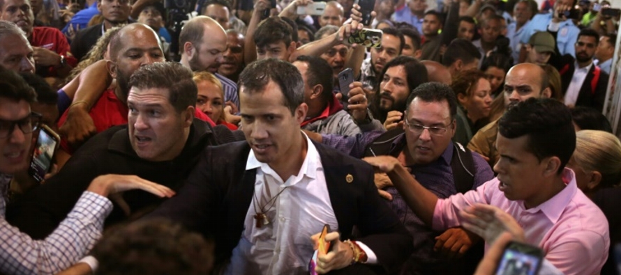 Guaidó, cuya jefatura del Parlamento es desconocida por Maduro, alista una "gran...