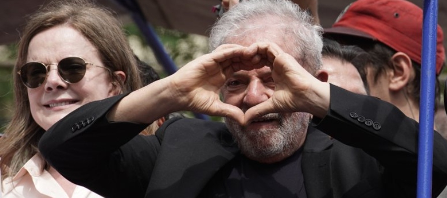 El expresidente brasileño Luiz Inácio Lula da Silva se reunió el jueves con el...