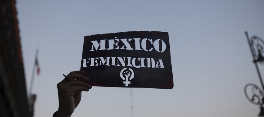 Consignas como “México feminicida” o “Nos están matando”...