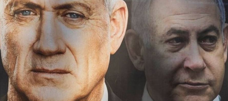 Se acusa a Netanyahu de soborno, fraude y abuso de confianza en una serie de casos en los que...