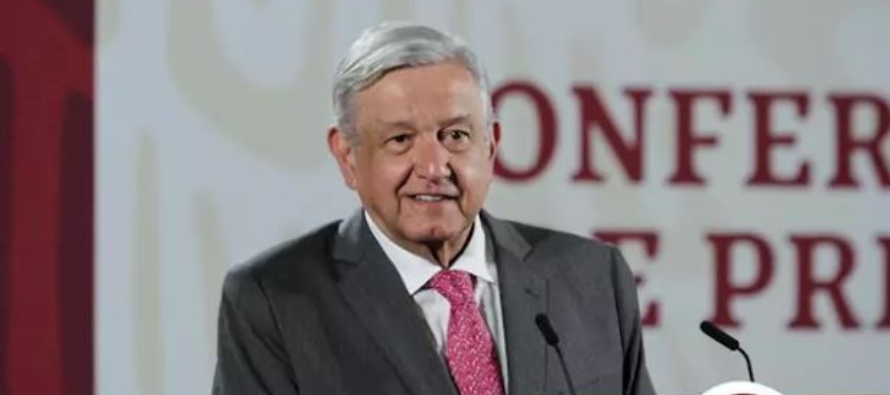 "Yo celebro que se haya aprobado esta iniciativa", ha dicho López Obrador en la...