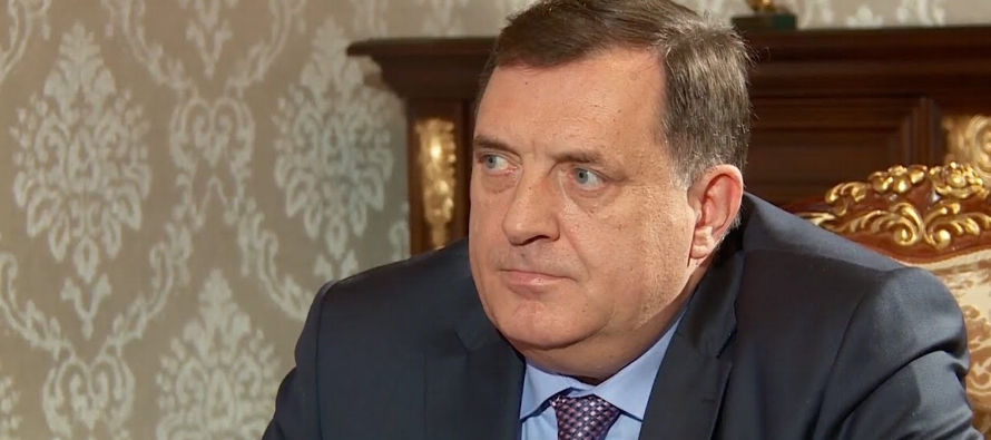 Tras una reunión de líderes serbobosnios en las afueras de Sarajevo, Milorad Dodik...