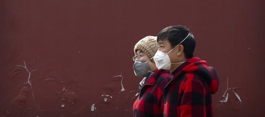 En China, las nuevas infecciones llevan días disminuyendo pero los cambios en el...