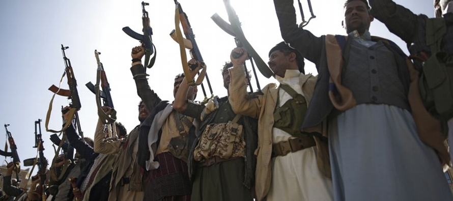 La lucha entre los rebeldes hutíes y las fuerzas gubernamentales yemeníes se...