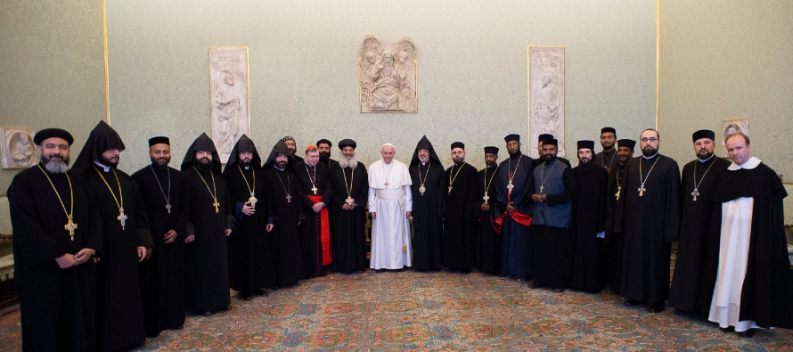 El Papa Francisco agradeció la visita de los jóvenes sacerdotes y monjes ortodoxos,...