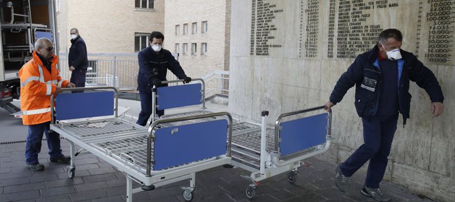 Un hombre de 78 años, una de las siete personas infectadas en Véneto, murió el...