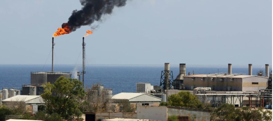 El derrumbe de la producción de petróleo en Libia, que sufre el bloqueo de sus...