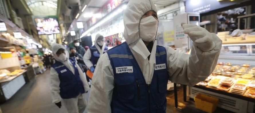 Más de 140 de los casos nuevos en Corea del Sur se registraron dentro o en las zonas...